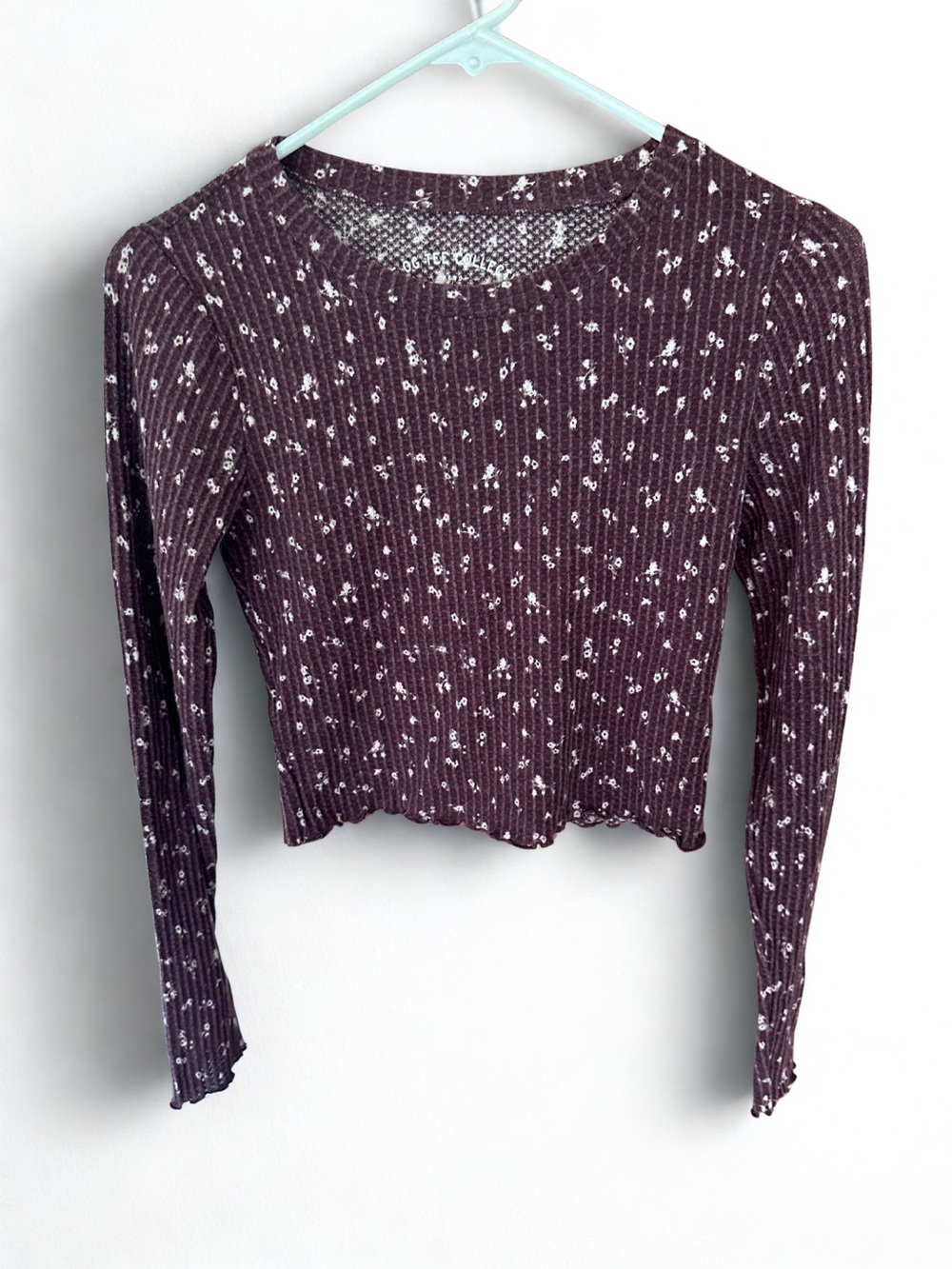 Aeropostale Shrunken Long Sleeve Ribbed Floral Top - Plum